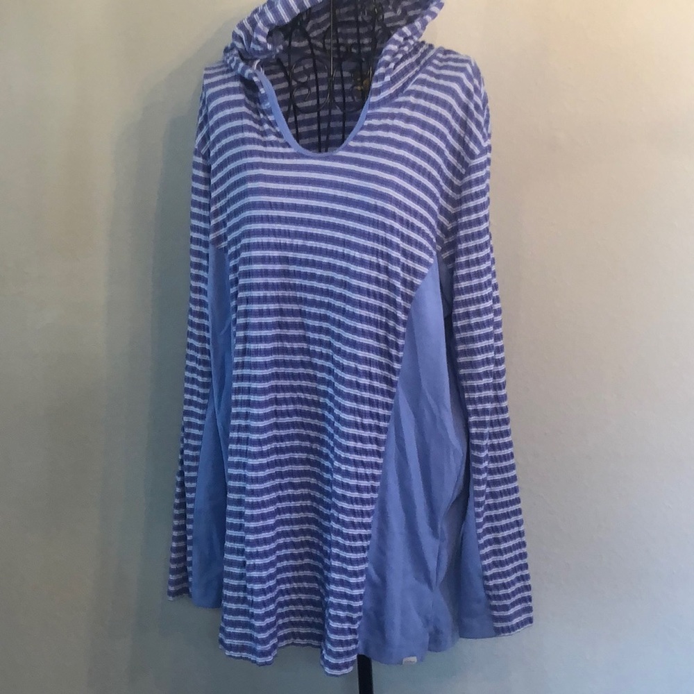 Hooded pullover top